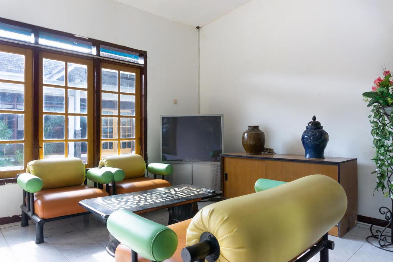 Hotel Reddoorz At Pujon Malang à Batu  Extérieur photo