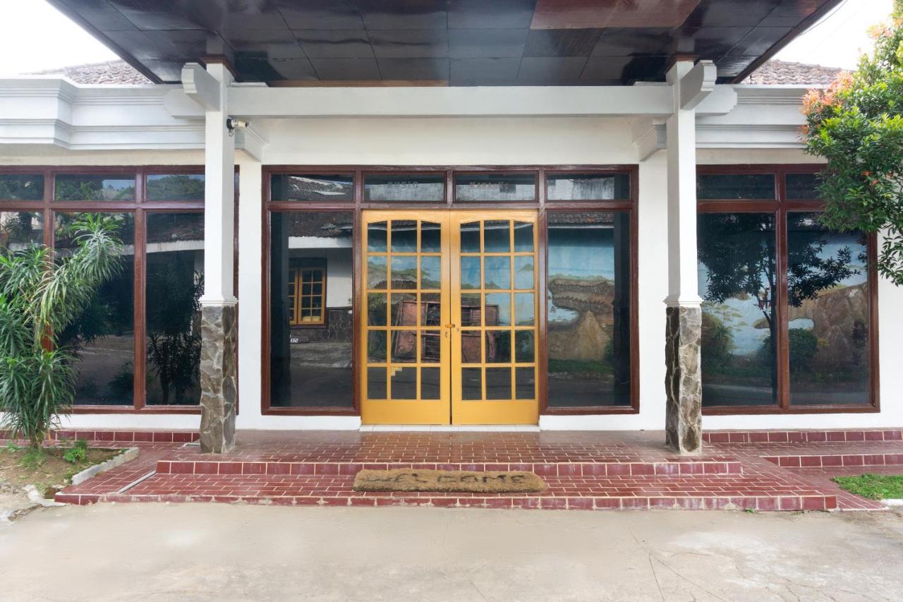 Hotel Reddoorz At Pujon Malang à Batu  Extérieur photo