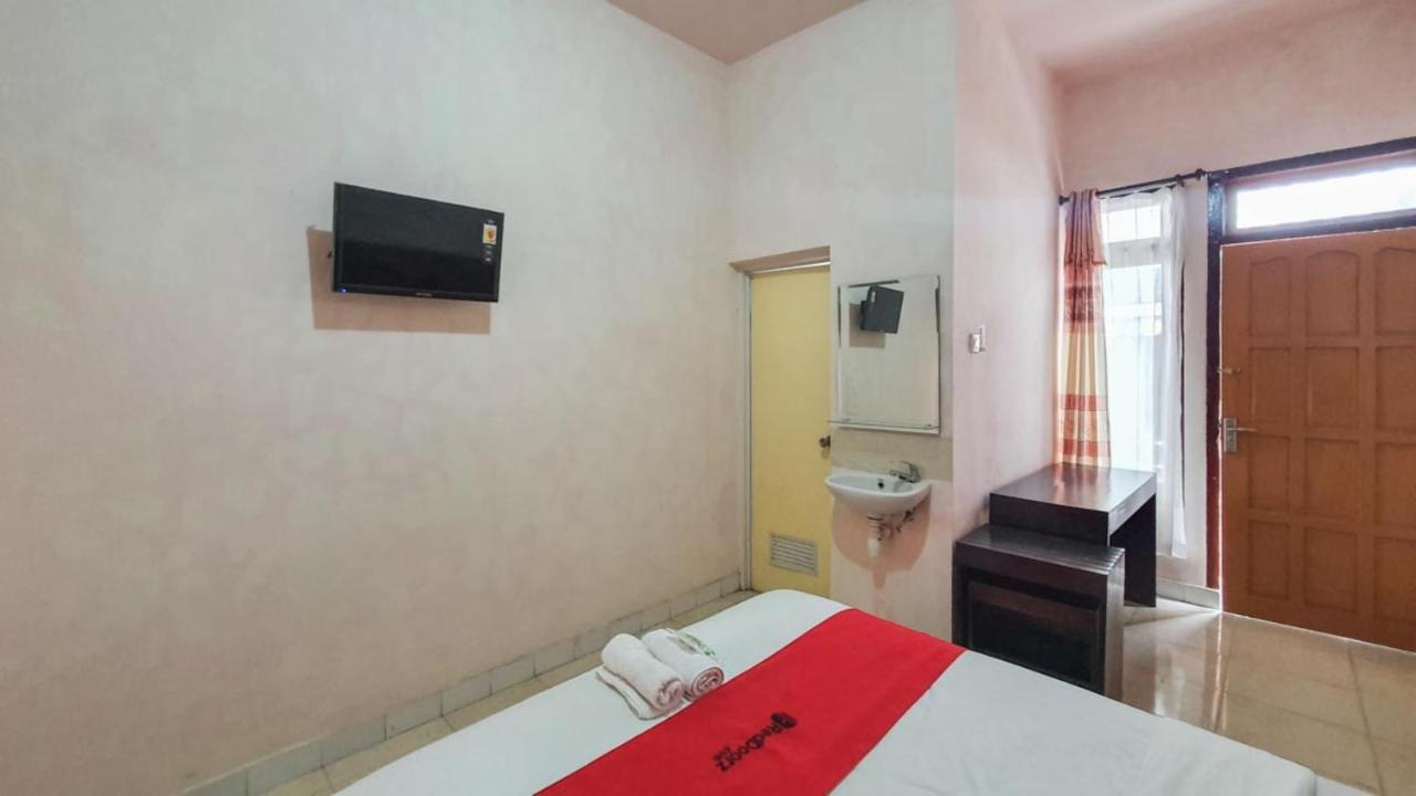 Hotel Reddoorz At Pujon Malang à Batu  Extérieur photo