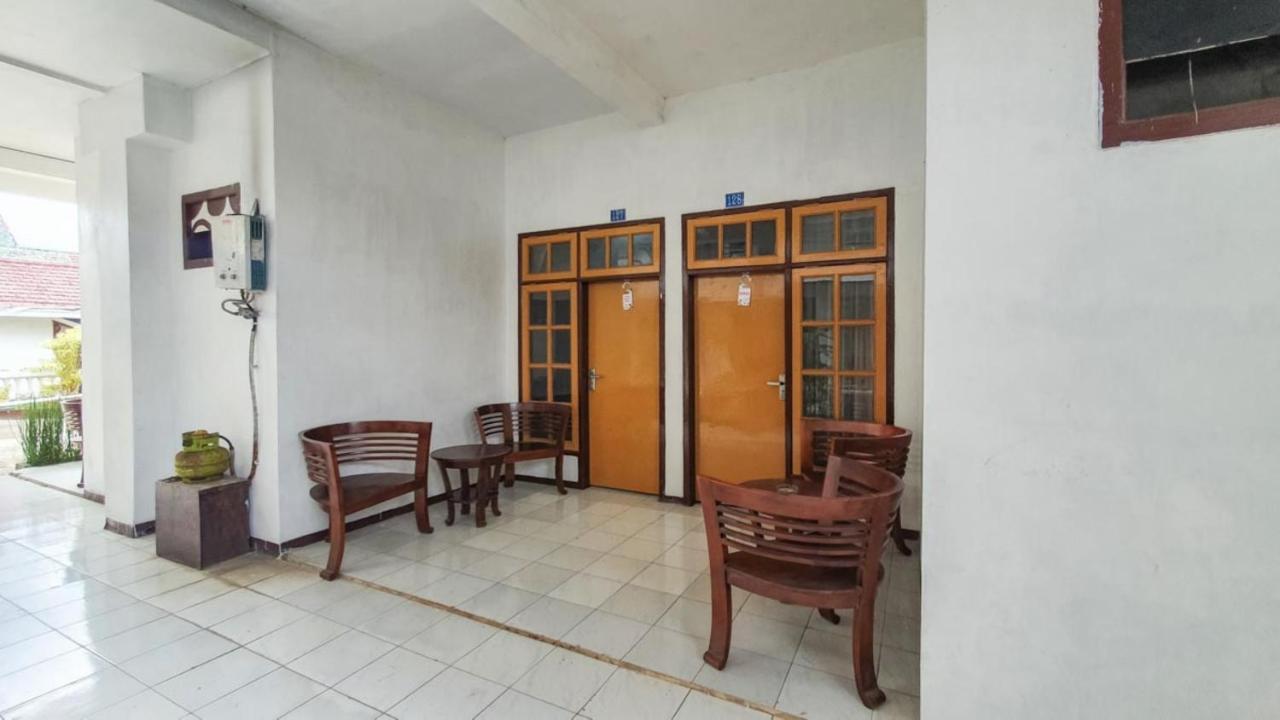 Hotel Reddoorz At Pujon Malang à Batu  Extérieur photo