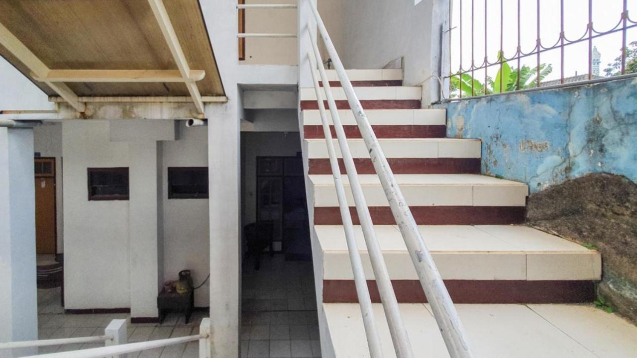 Hotel Reddoorz At Pujon Malang à Batu  Extérieur photo